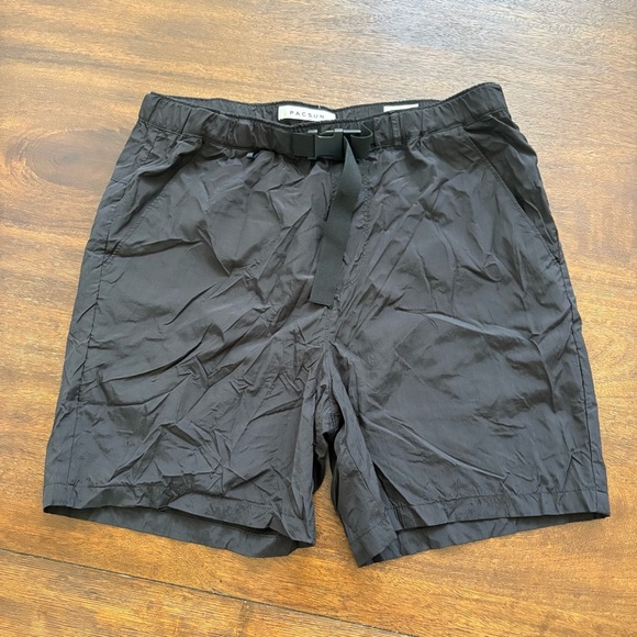 PacSun Men's M Volley Buckle 6” Shorts Elastic Waist Pockets Black Nylon Mesh - Picture 1 of 13